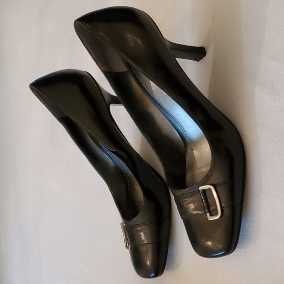 Bandolino Pumps - Picture 2 of 6